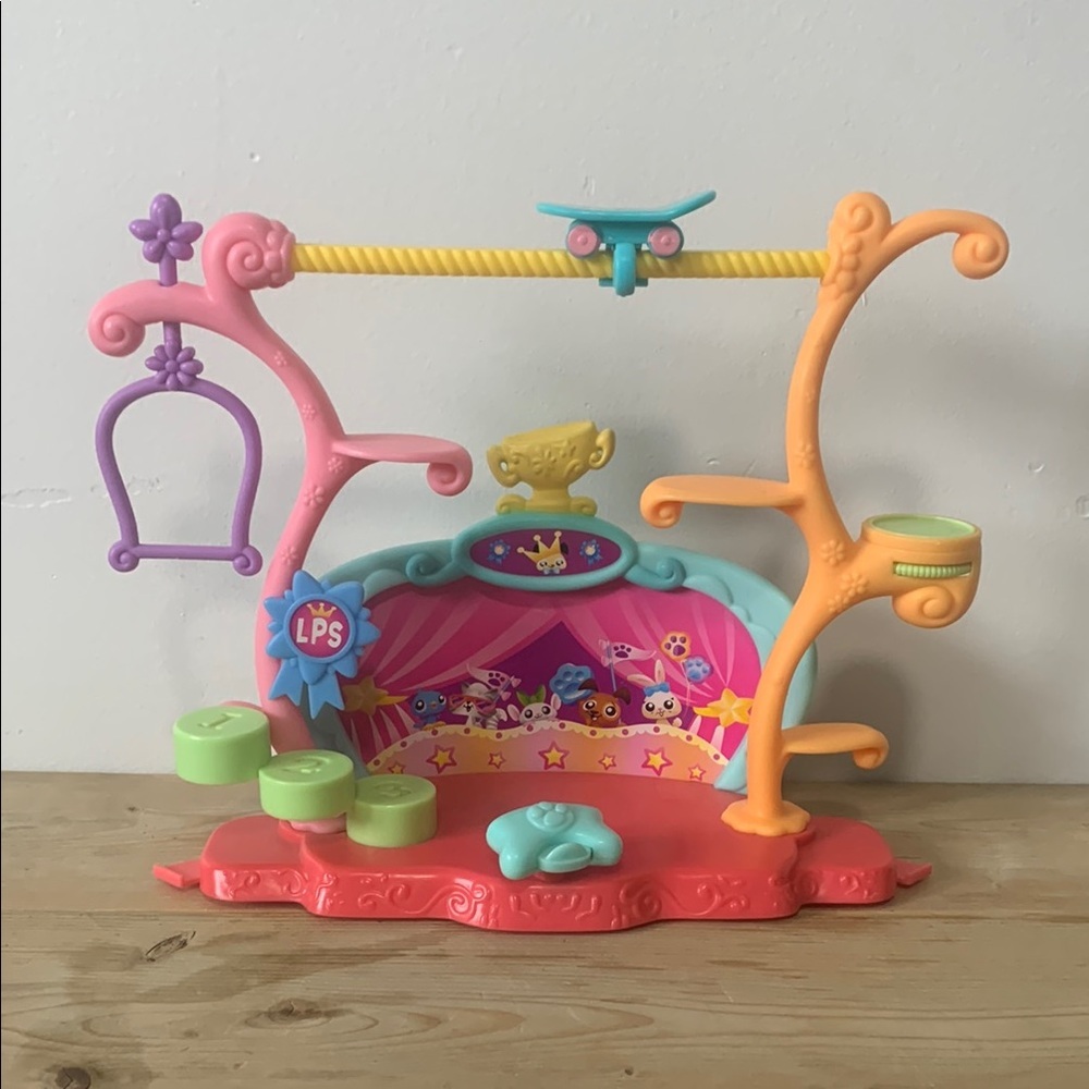 Littlest Pet Shop LPS 2006 Circus Tricks & Talent Show Toy Playset